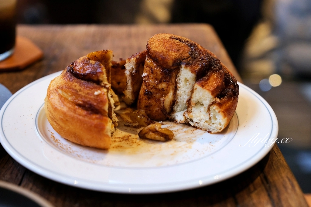 台中南屯｜Mountaintown Liming 貓燙黎明，老宅改建廢墟風咖啡館，漂亮的光線和唯美的氣氛 @飛天璇的口袋