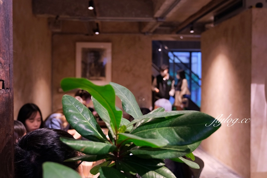 台中南屯｜Mountaintown Liming 貓燙黎明，老宅改建廢墟風咖啡館，漂亮的光線和唯美的氣氛 @飛天璇的口袋