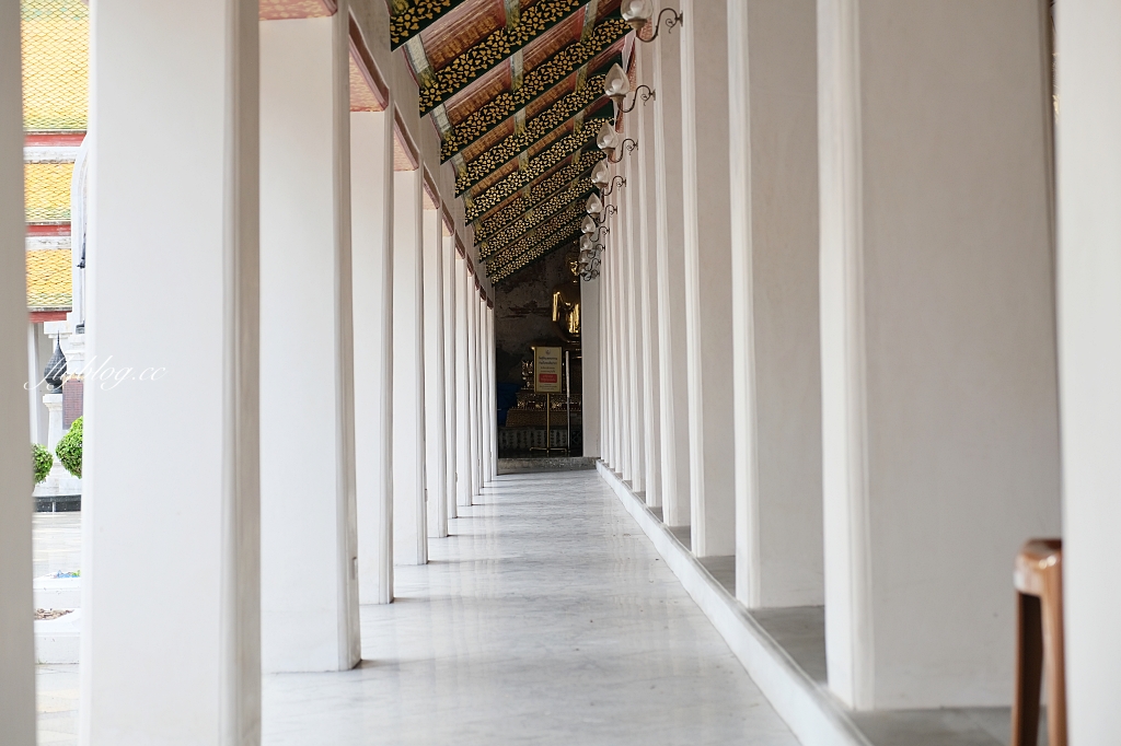 泰國曼谷｜蘇泰寺 Wat Suthat，泰國一級皇家寺院，曼谷知名地標紅色大鞦韆 @飛天璇的口袋