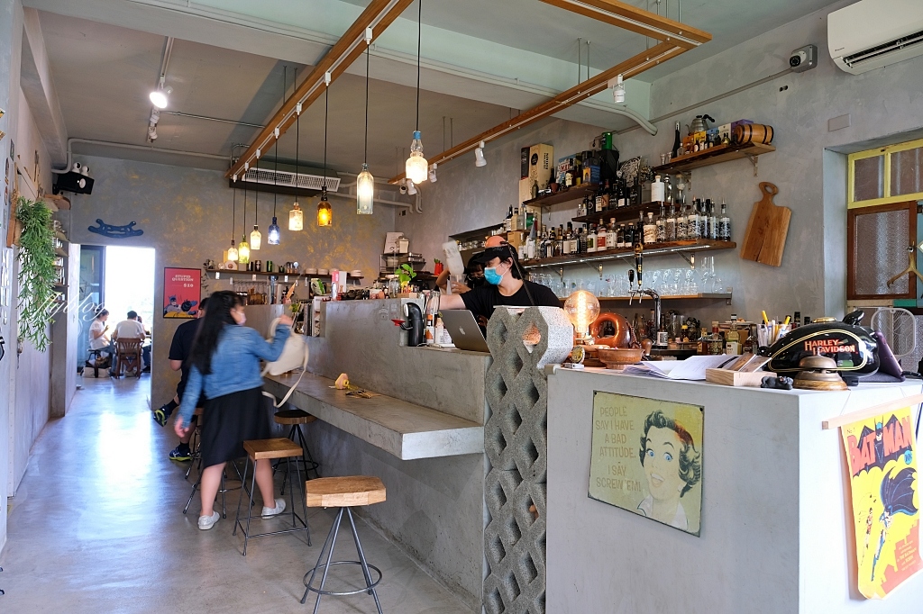 熊轉家田咖喱｜霧峰田野間的咖哩專賣店，座擁整片落地窗綠色稻田景觀 @飛天璇的口袋