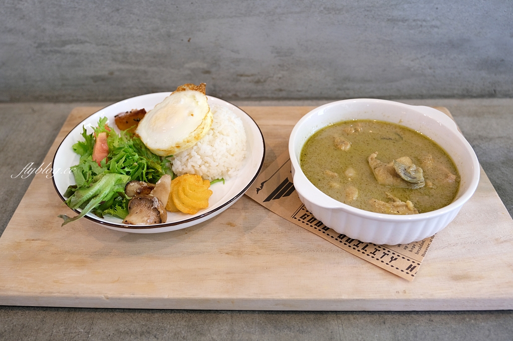 熊轉家田咖喱｜霧峰田野間的咖哩專賣店，座擁整片落地窗綠色稻田景觀 @飛天璇的口袋