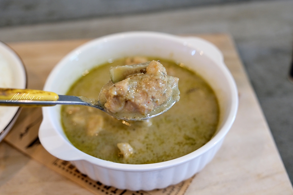 熊轉家田咖喱｜霧峰田野間的咖哩專賣店，座擁整片落地窗綠色稻田景觀 @飛天璇的口袋