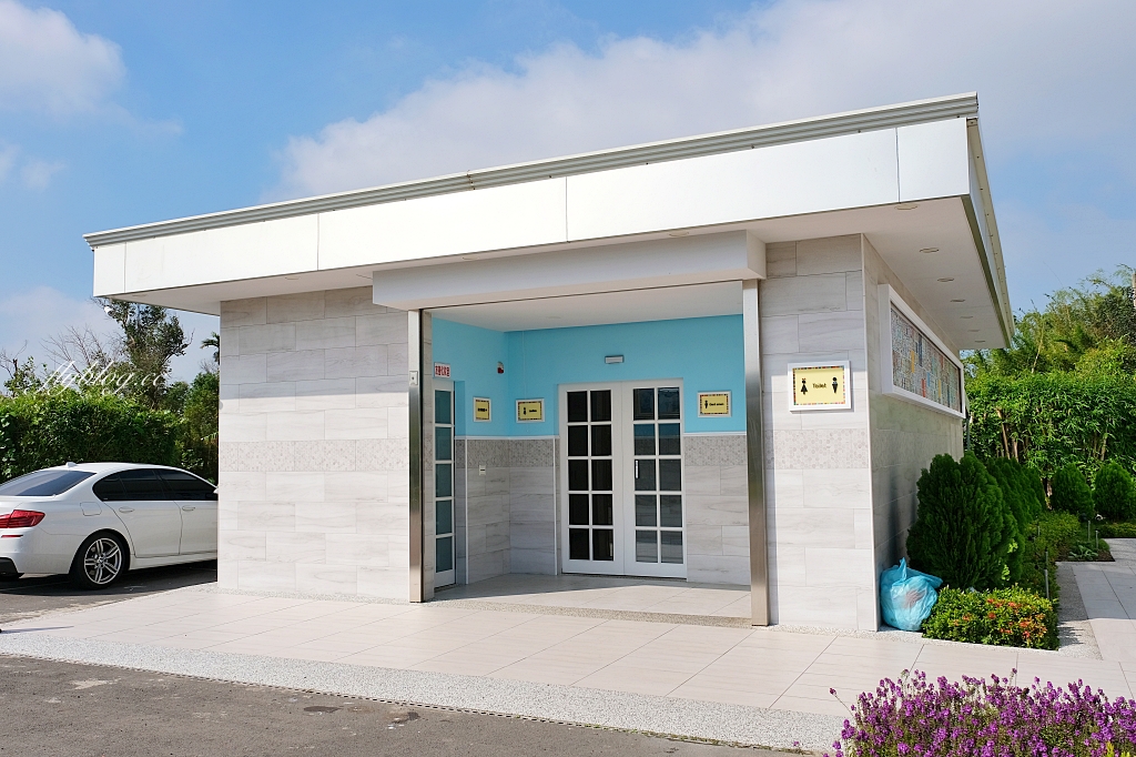 裕芳食品通霄店｜苗栗海線超夯伴手禮，零食餅乾一包50元起，大家都是一大包一大包買回家 @飛天璇的口袋