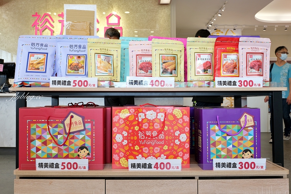 裕芳食品通霄店｜苗栗海線超夯伴手禮，零食餅乾一包50元起，大家都是一大包一大包買回家 @飛天璇的口袋
