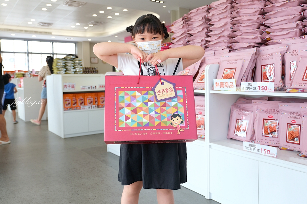 裕芳食品通霄店｜苗栗海線超夯伴手禮，零食餅乾一包50元起，大家都是一大包一大包買回家 @飛天璇的口袋
