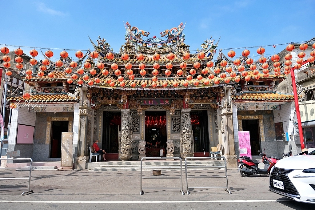 通霄王煎包｜通霄廟口對面人氣王記水煎包，滿滿的韭菜內餡超療癒 @飛天璇的口袋