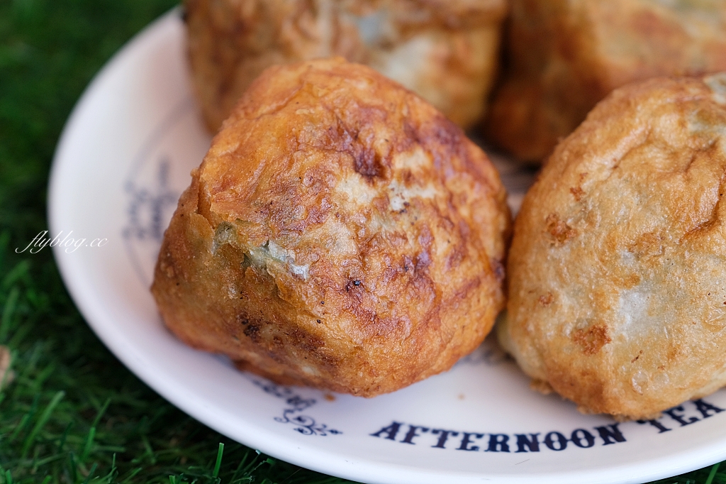 通霄邱煎包｜通霄市場對面邱記水煎包，皮酥脆有嚼勁內餡清甜又啾西 @飛天璇的口袋