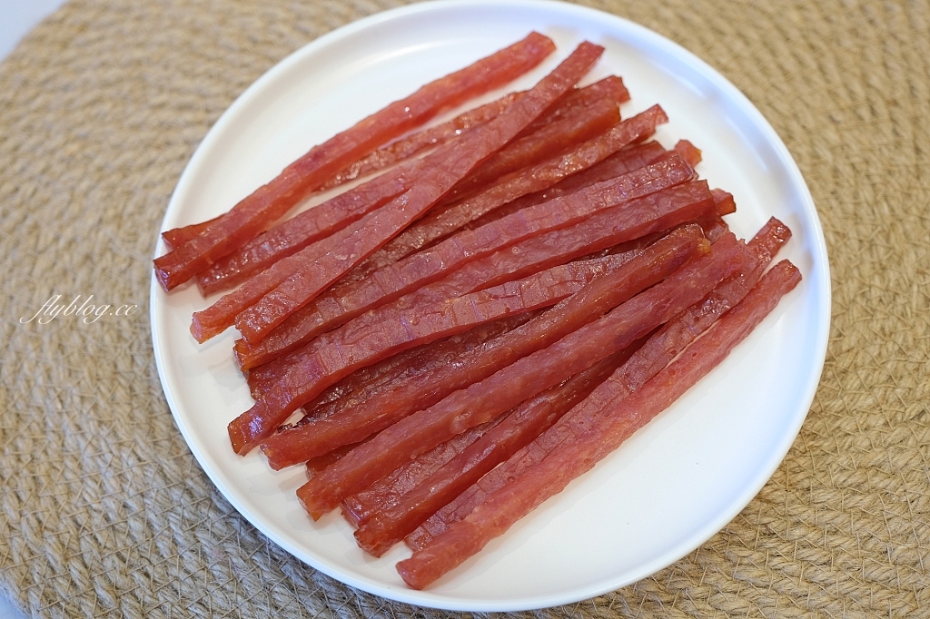 裕芳食品通霄店｜苗栗海線超夯伴手禮，零食餅乾一包50元起，大家都是一大包一大包買回家 @飛天璇的口袋