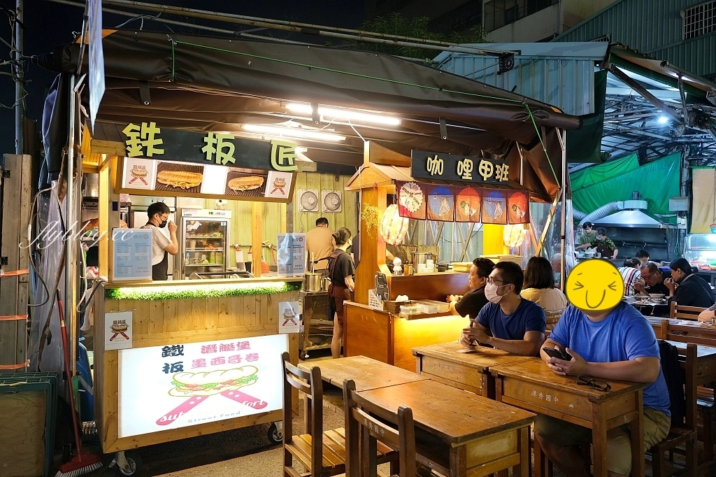 台中南區｜咖哩甲班．在夜市裡吃小學鐵盒便當咖哩，忠孝夜市隱藏版美食推薦 @飛天璇的口袋
