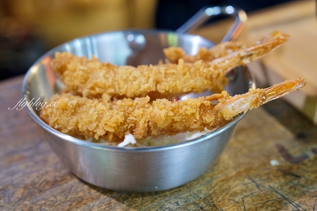 台中南區｜咖哩甲班．在夜市裡吃小學鐵盒便當咖哩，忠孝夜市隱藏版美食推薦 @飛天璇的口袋