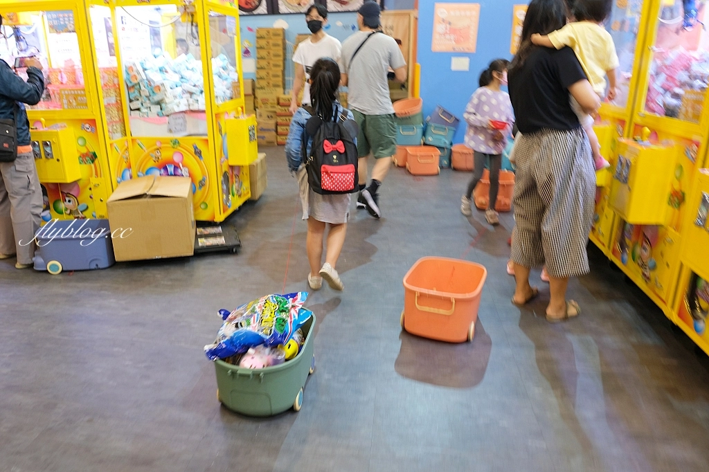 夾子園彰化旗艦店｜全台最好出貨的夾娃娃機，東西多到根本像小型賣場，還可以幫忙喬位置 @飛天璇的口袋