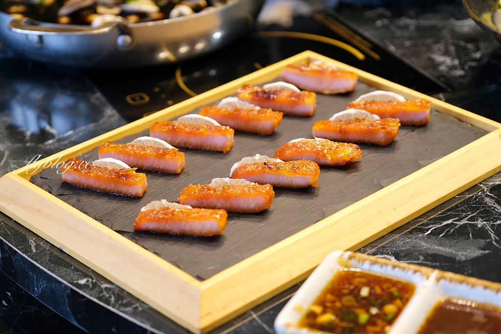 蛤?!Huh Pot台中公益店|超浮誇卜卜蜆打邊爐,超過500顆12斤巨蛤宴,8種不同吃法一次滿足 @飛天璇的口袋 蛤?!Huh Pot台中公益店|超浮誇卜卜蜆打邊爐,超過500顆12斤巨蛤宴,8種不同吃法一次滿足 @飛天璇的口袋