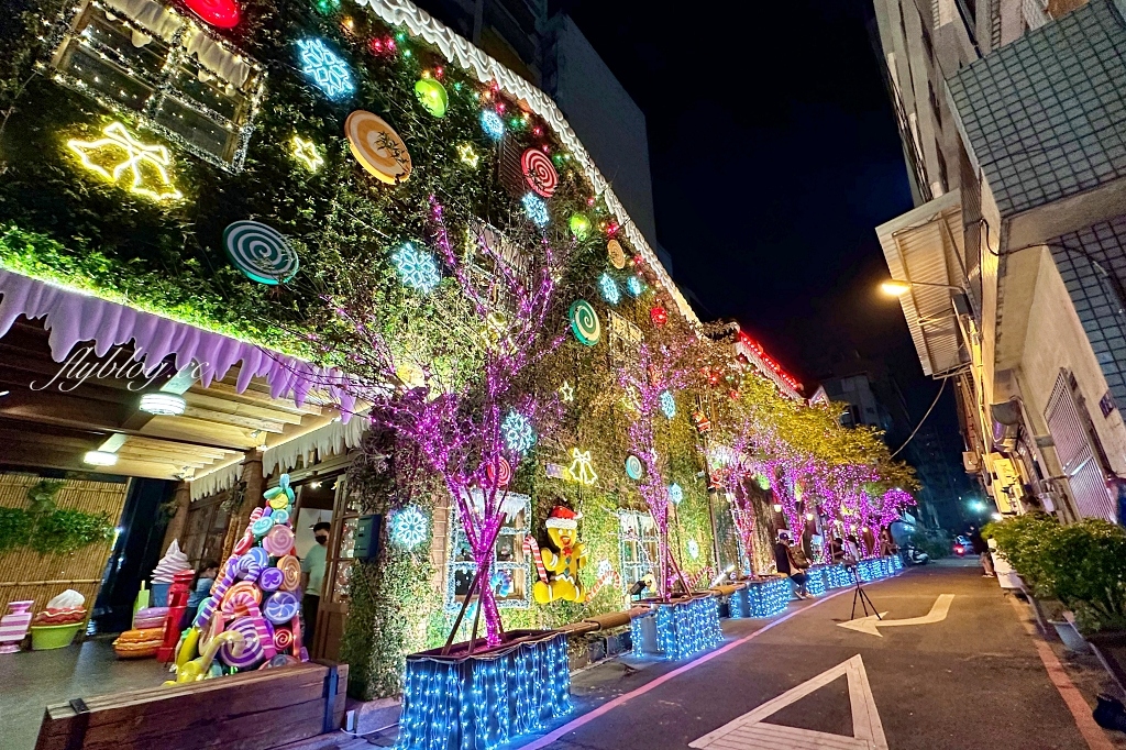 台中薑餅屋｜瓦庫燒肉將93年老宅變成巨大版薑餅屋，體驗歐洲街頭聖誕節氛圍 @飛天璇的口袋