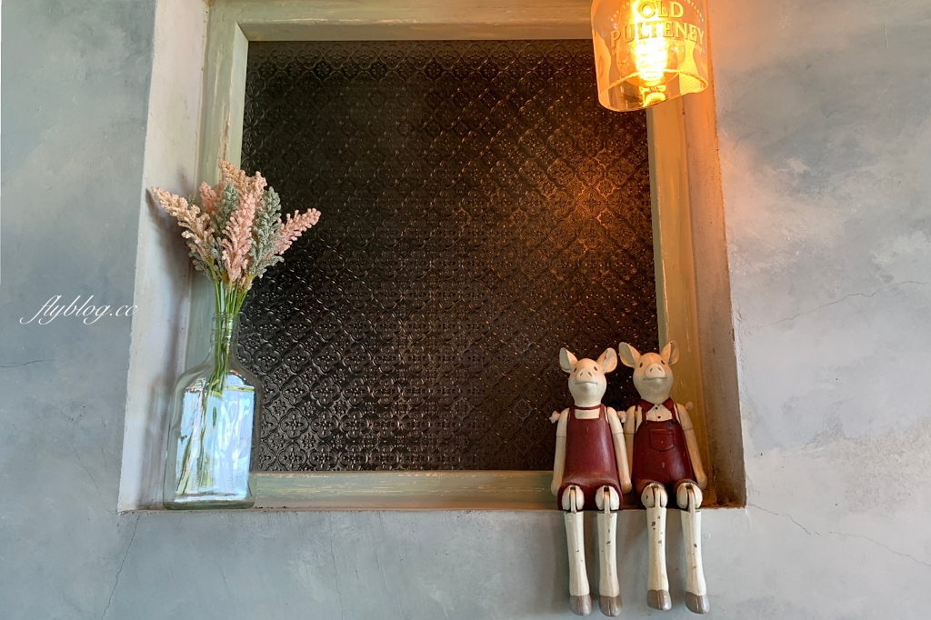 熊轉家田咖喱｜霧峰田野間的咖哩專賣店，座擁整片落地窗綠色稻田景觀 @飛天璇的口袋