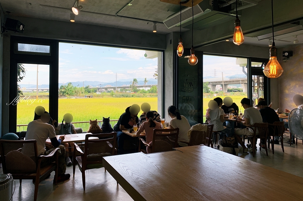 熊轉家田咖喱｜霧峰田野間的咖哩專賣店，座擁整片落地窗綠色稻田景觀 @飛天璇的口袋