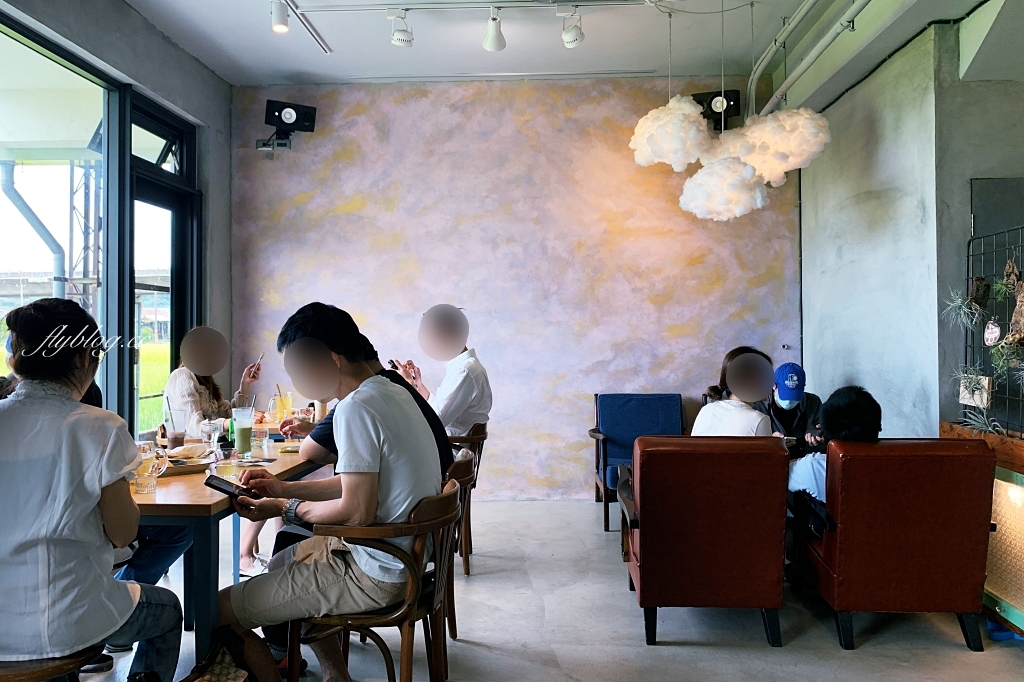 熊轉家田咖喱｜霧峰田野間的咖哩專賣店，座擁整片落地窗綠色稻田景觀 @飛天璇的口袋