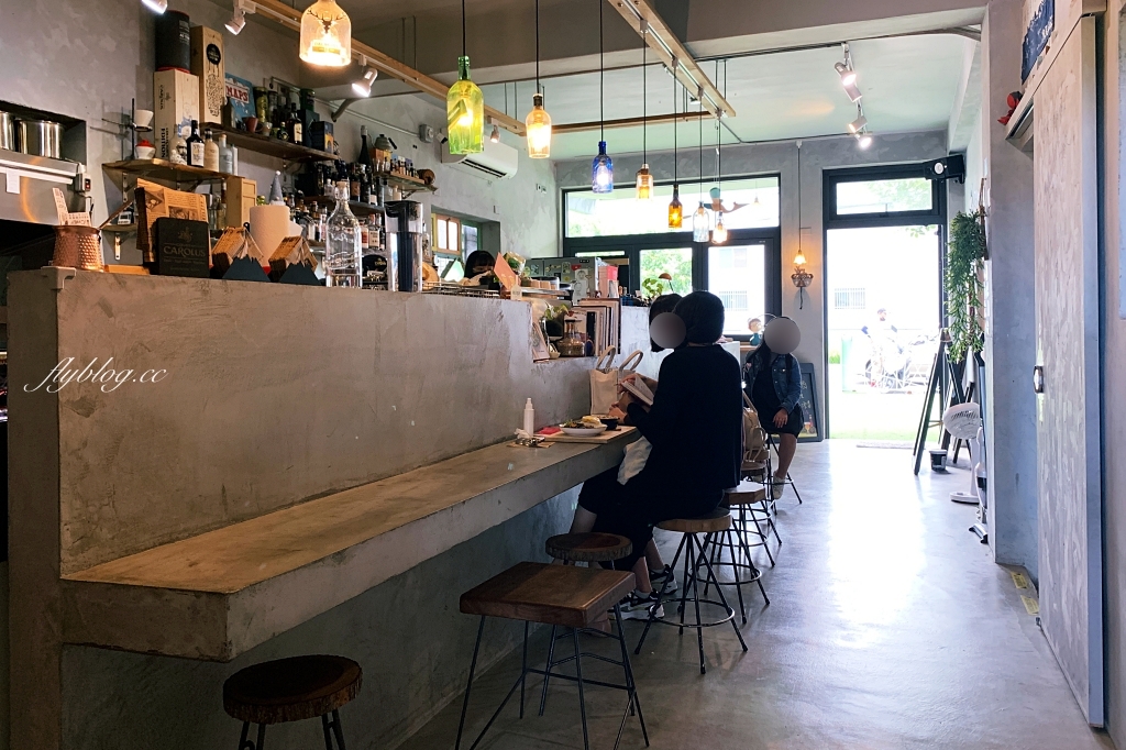 熊轉家田咖喱｜霧峰田野間的咖哩專賣店，座擁整片落地窗綠色稻田景觀 @飛天璇的口袋