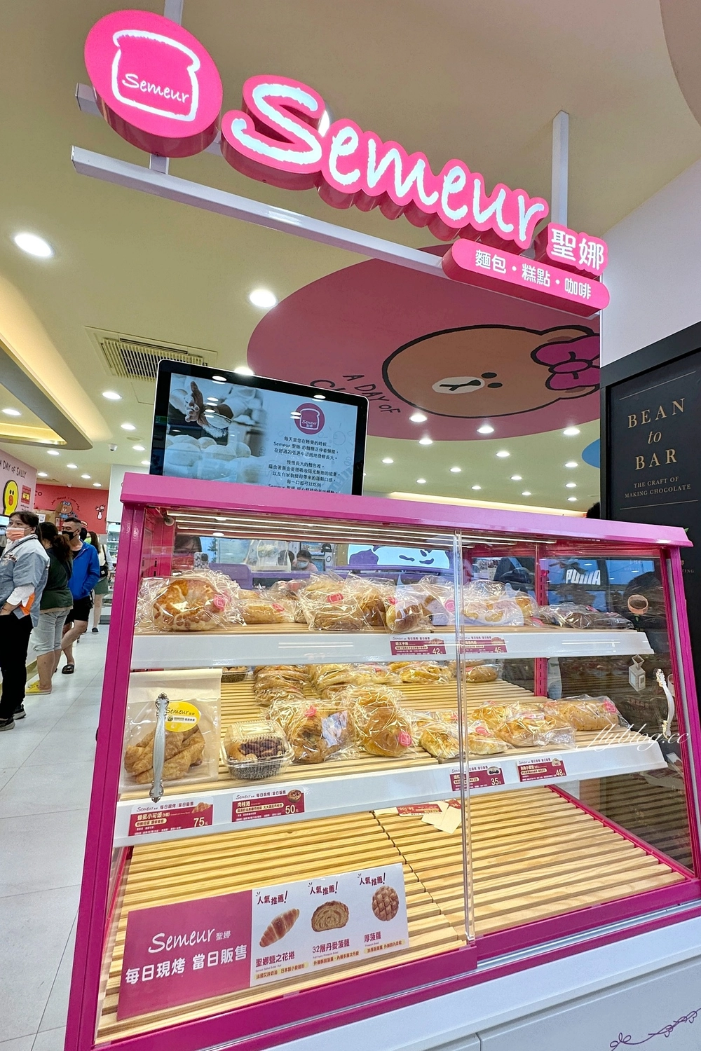 台中北屯｜全台第一間7-11 Line Friends主題聯名門市，Cold Stone、Mister Donut、聖娜多堡麵包，還有寶可夢機進駐 @飛天璇的口袋