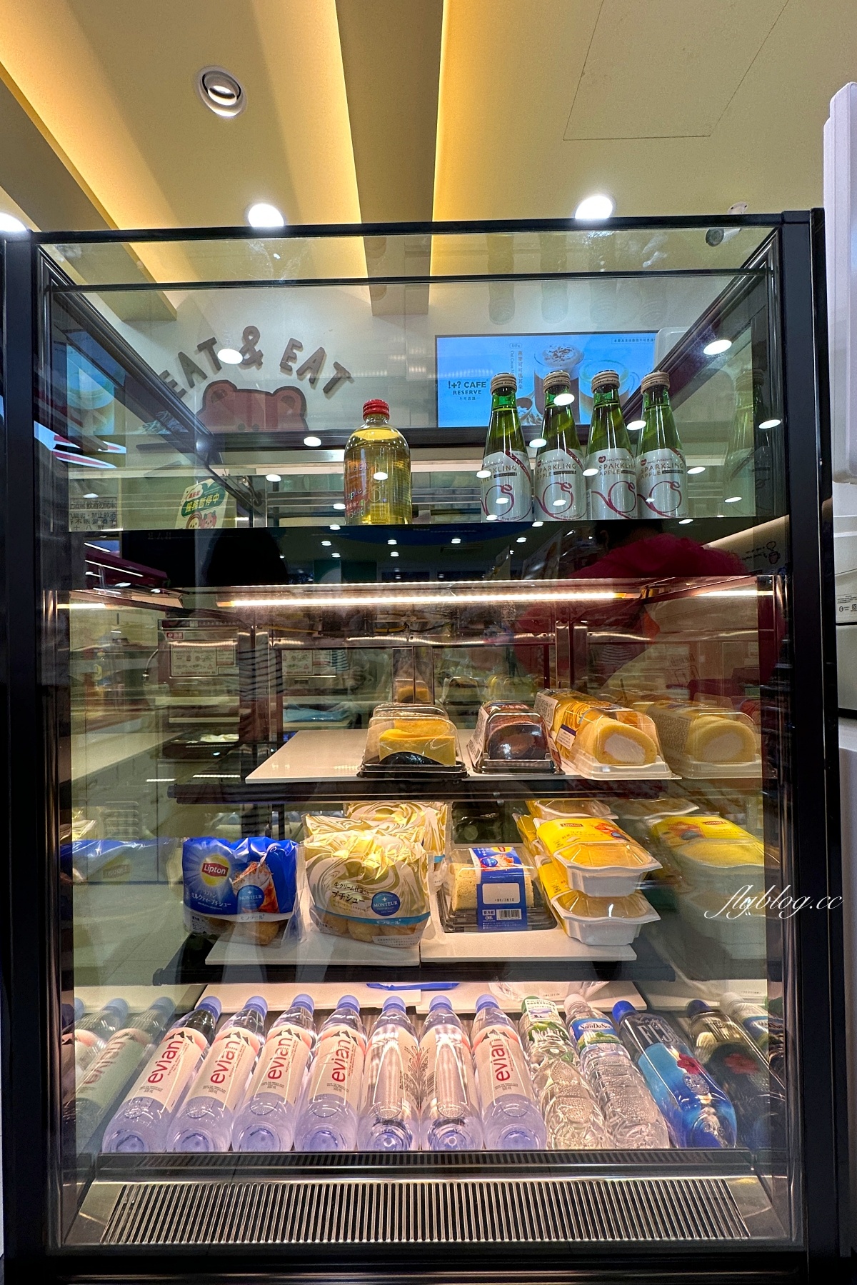 台中北屯｜全台第一間7-11 Line Friends主題聯名門市，Cold Stone、Mister Donut、聖娜多堡麵包，還有寶可夢機進駐 @飛天璇的口袋