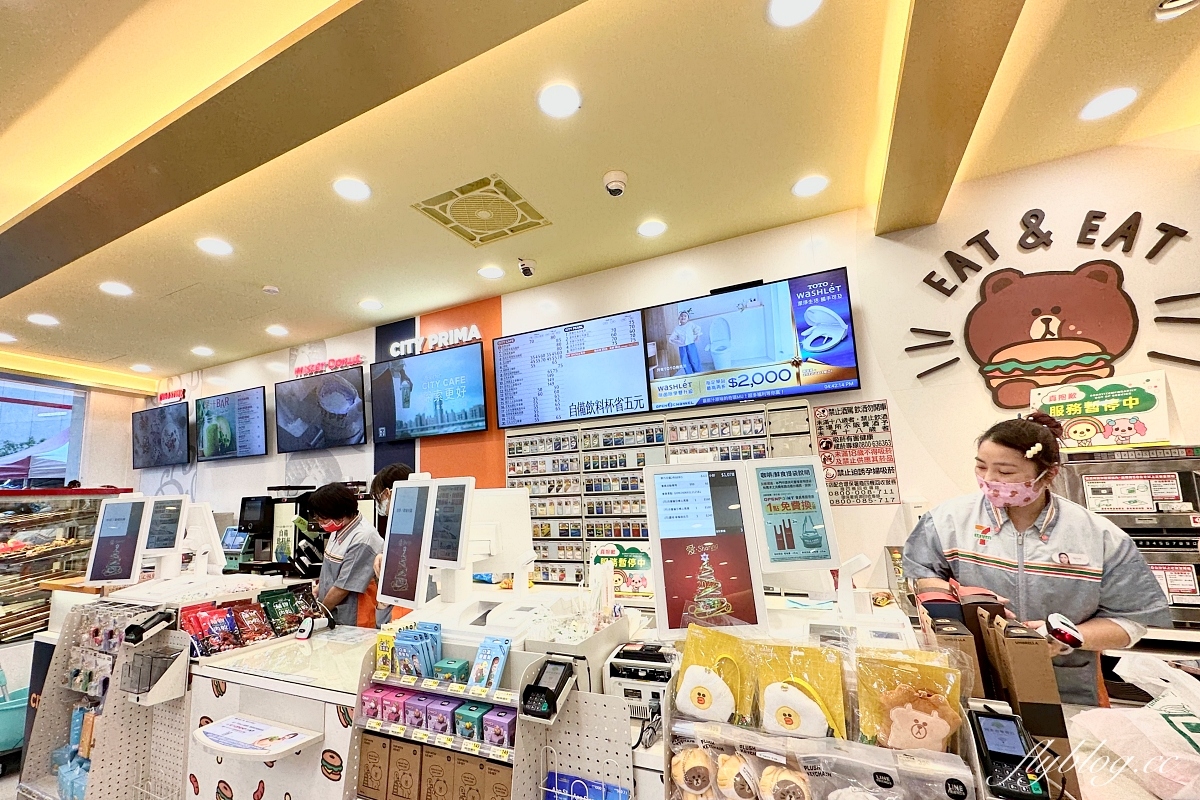 台中北屯｜全台第一間7-11 Line Friends主題聯名門市，Cold Stone、Mister Donut、聖娜多堡麵包，還有寶可夢機進駐 @飛天璇的口袋