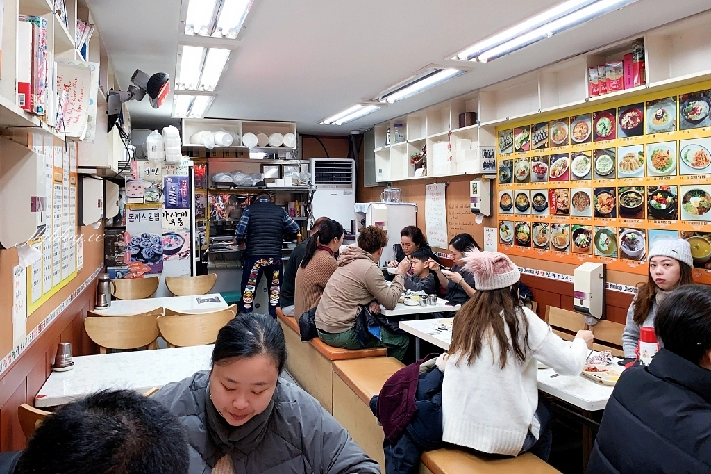 韓國首爾｜紫菜包飯天國 明洞總店 김밥천국 명동본점，首爾明洞人氣飯捲專賣店 @飛天璇的口袋