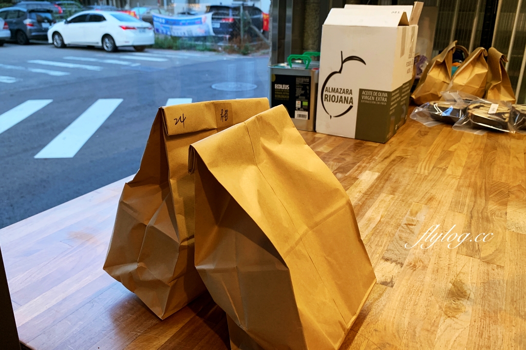 台中西區｜祖祖麵包工作室．老闆待過美國米其林餐廳，網友推薦台中最道地的酸麵包 @飛天璇的口袋