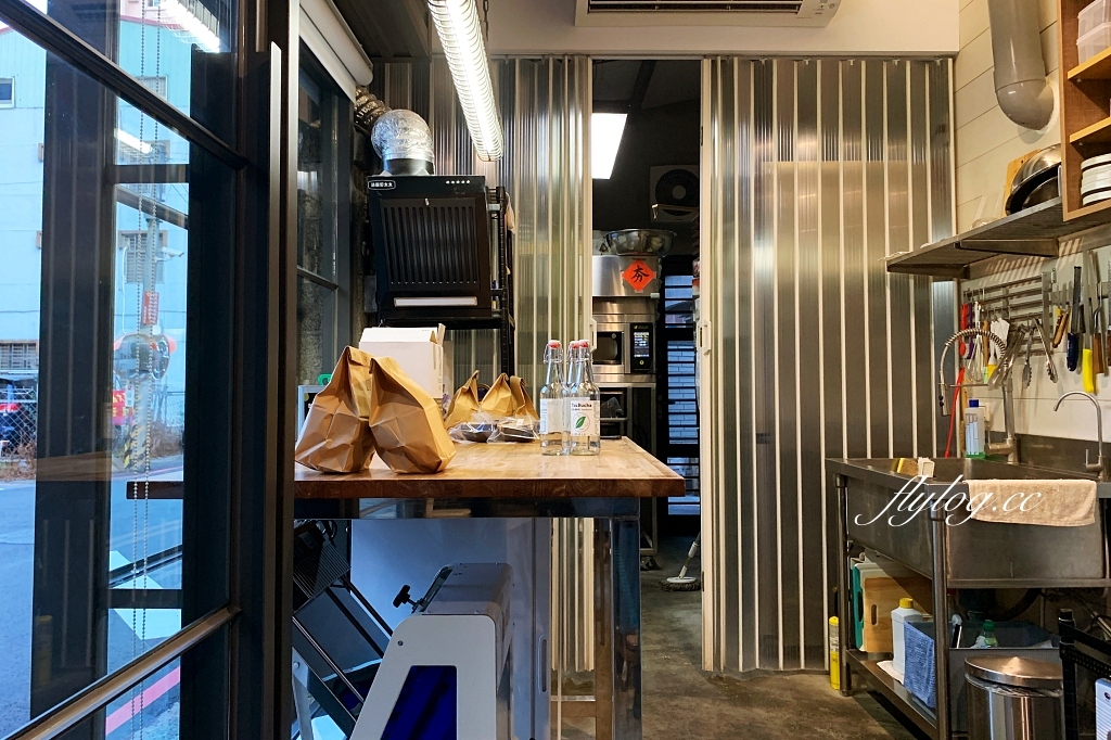 台中西區｜祖祖麵包工作室．老闆待過美國米其林餐廳，網友推薦台中最道地的酸麵包 @飛天璇的口袋
