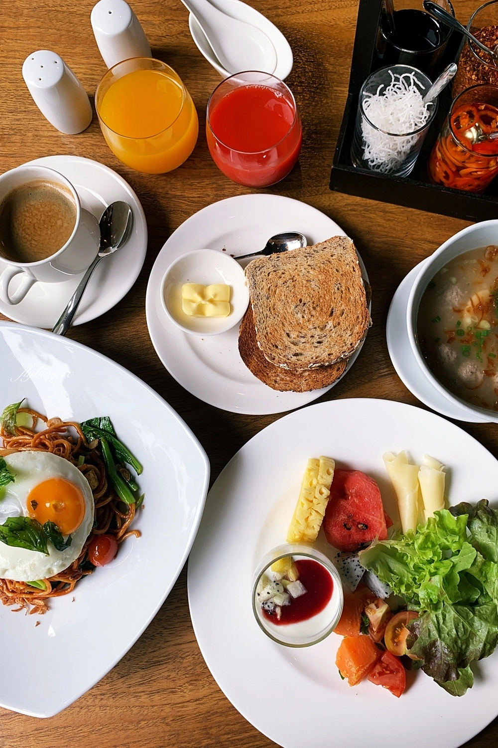 泰國曼谷|COMO Metropolitan Bangkok.瑪莉亞凱麗住過的曼谷COMO大都會酒店,自然採光房間和浪漫露天泳池 @飛天璇的口袋 泰國曼谷|COMO Metropolitan Bangkok.瑪莉亞凱麗住過的曼谷COMO大都會酒店,自然採光房間和浪漫露天泳池 @飛天璇的口袋