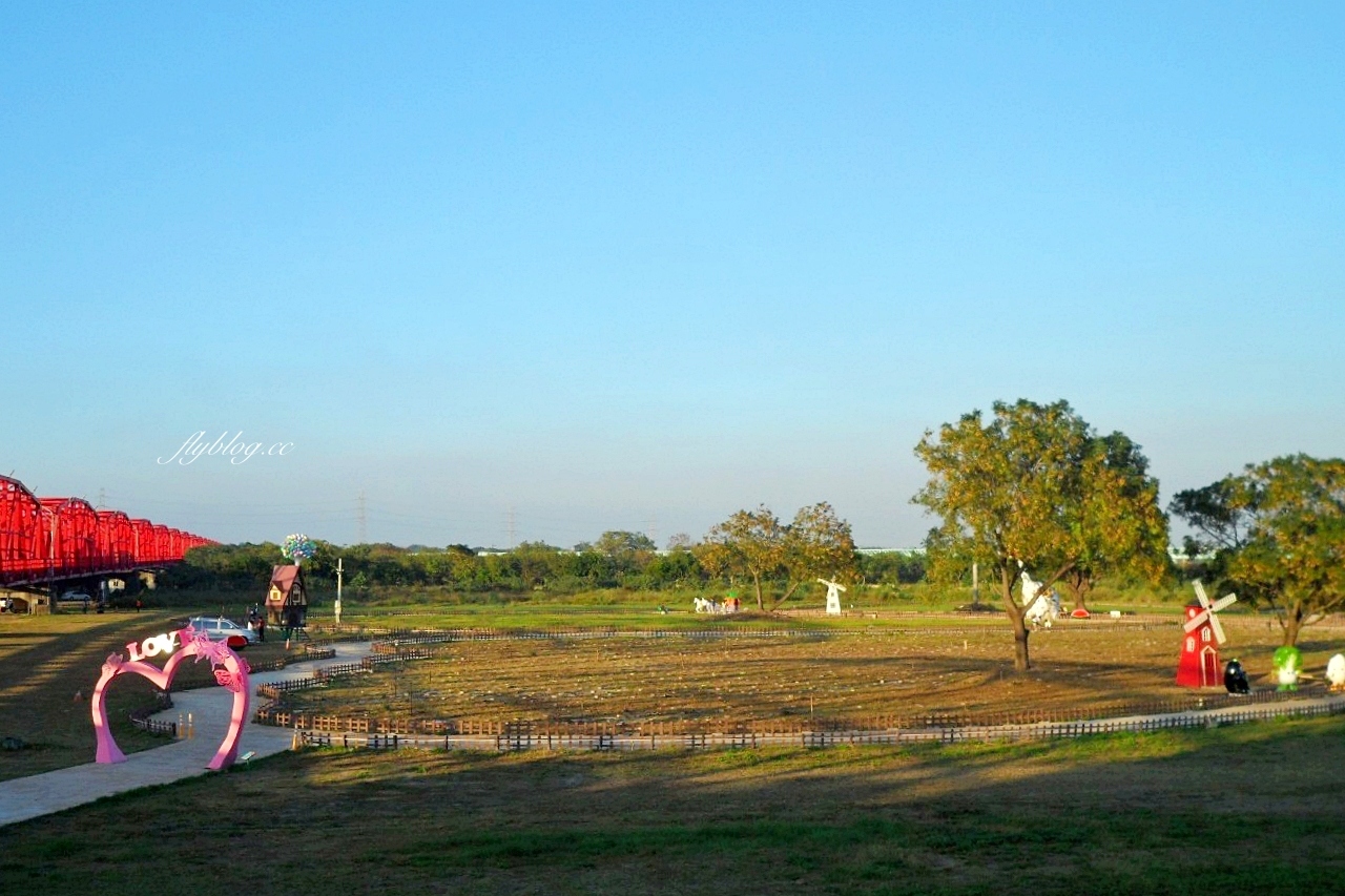 西螺大橋蒜香藤花海｜冬天的紫色浪漫來襲，橋邊蒜香藤花海盛開中 @飛天璇的口袋