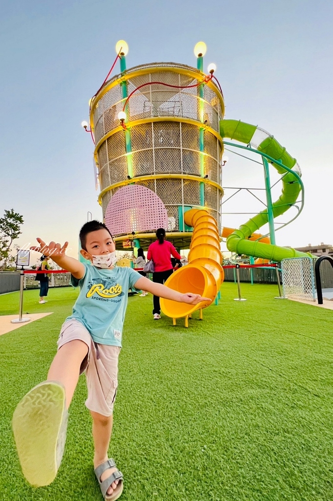 台中太平｜馬卡龍公園，全國戶外最高11公尺溜滑梯，台中太平最新的特色公園 @飛天璇的口袋
