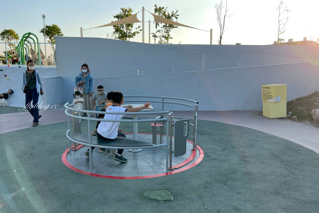 台中太平｜馬卡龍公園，全國戶外最高11公尺溜滑梯，台中太平最新的特色公園 @飛天璇的口袋