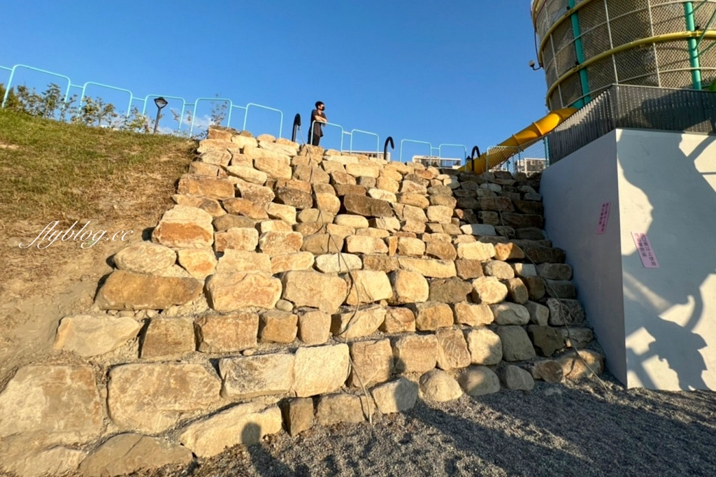台中太平｜馬卡龍公園，全國戶外最高11公尺溜滑梯，台中太平最新的特色公園 @飛天璇的口袋