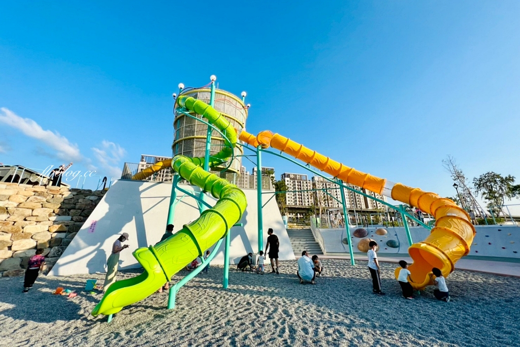 台中太平｜馬卡龍公園，全國戶外最高11公尺溜滑梯，台中太平最新的特色公園 @飛天璇的口袋