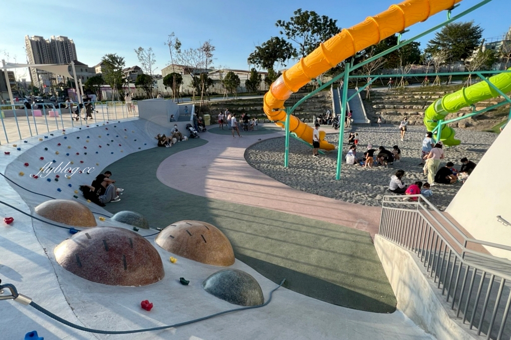 台中太平｜馬卡龍公園，全國戶外最高11公尺溜滑梯，台中太平最新的特色公園 @飛天璇的口袋