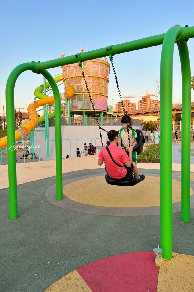 台中太平｜馬卡龍公園，全國戶外最高11公尺溜滑梯，台中太平最新的特色公園 @飛天璇的口袋