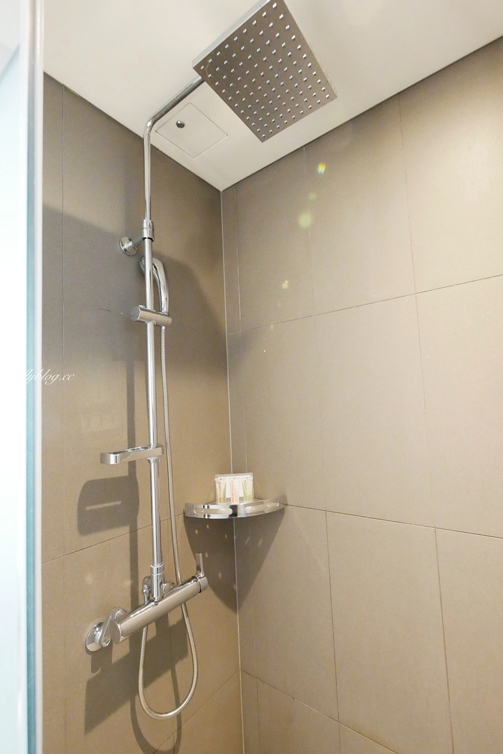 韓國首爾｜明洞樂天L7樂天飯店 Lotte Hotel L7 Myeongdong，明洞地鐵9號出口旁，搭乘機場巴士直達門口 @飛天璇的口袋