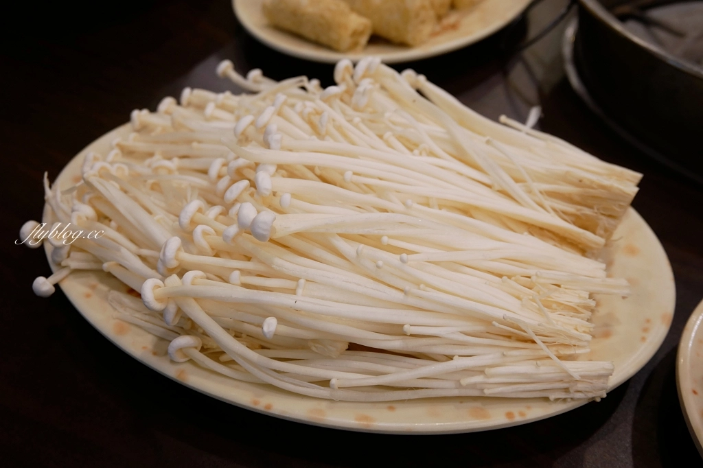 長疆炭燒羊肉爐-北屯店｜經濟實惠的連鎖羊肉爐專賣店，冬天限定全台暖暖開賣中 @飛天璇的口袋