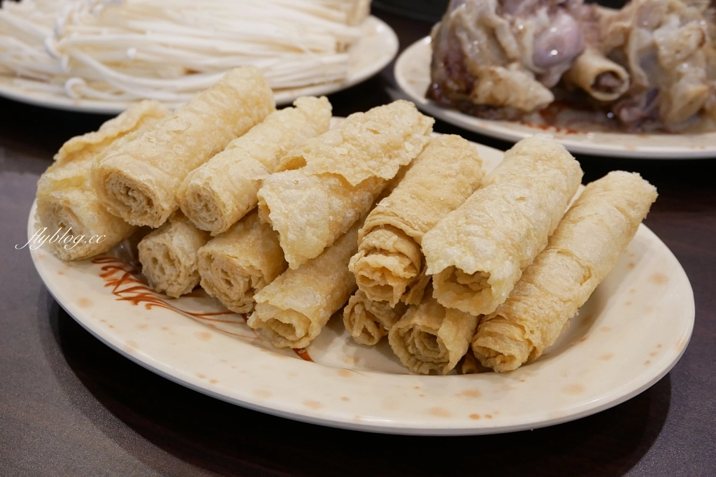 長疆炭燒羊肉爐-北屯店｜經濟實惠的連鎖羊肉爐專賣店，冬天限定全台暖暖開賣中 @飛天璇的口袋