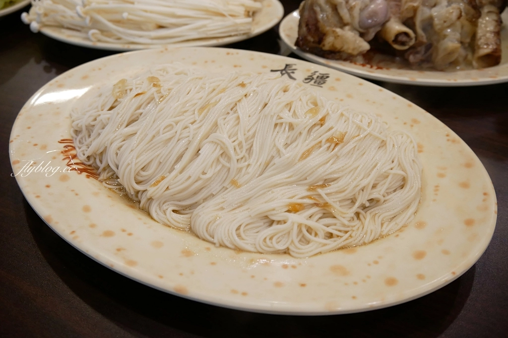 長疆炭燒羊肉爐-北屯店｜經濟實惠的連鎖羊肉爐專賣店，冬天限定全台暖暖開賣中 @飛天璇的口袋