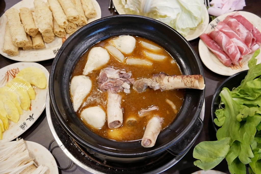 長疆炭燒羊肉爐-北屯店｜經濟實惠的連鎖羊肉爐專賣店，冬天限定全台暖暖開賣中 @飛天璇的口袋