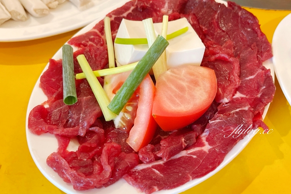 台中西屯｜汕頭牛肉劉沙茶爐．大墩十八街60老字號沙茶火鍋，炭火和臉盆更有懷舊感 @飛天璇的口袋