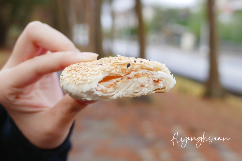 宜蘭五結｜阿賢碳烤燒餅．宜蘭超美味的五結碳烤燒餅店，一個只要10元銅板價 @飛天璇的口袋