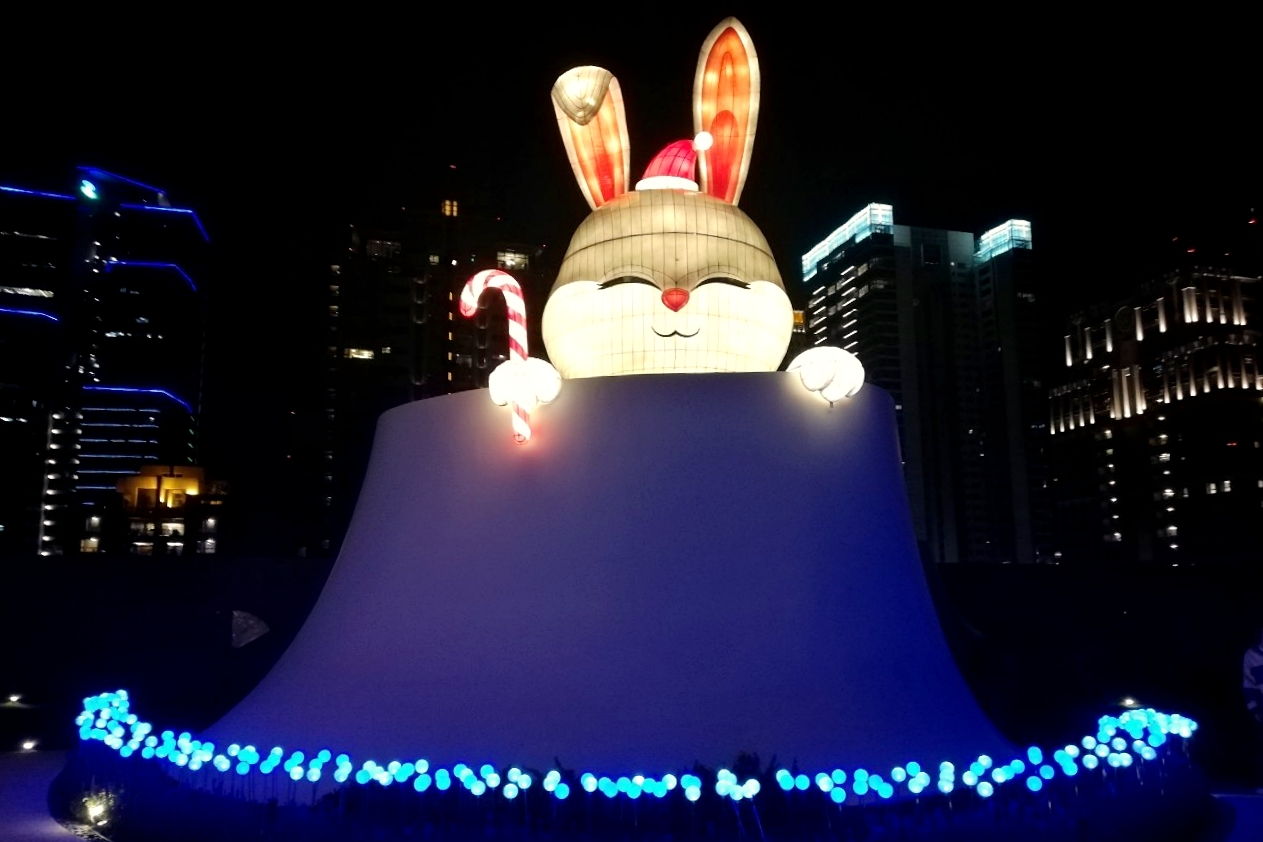 台中國家歌劇院｜2022台中聖誕節活動，瘋耶誕@歌劇院，空中花園出現可愛的嬌兔三窟 @飛天璇的口袋