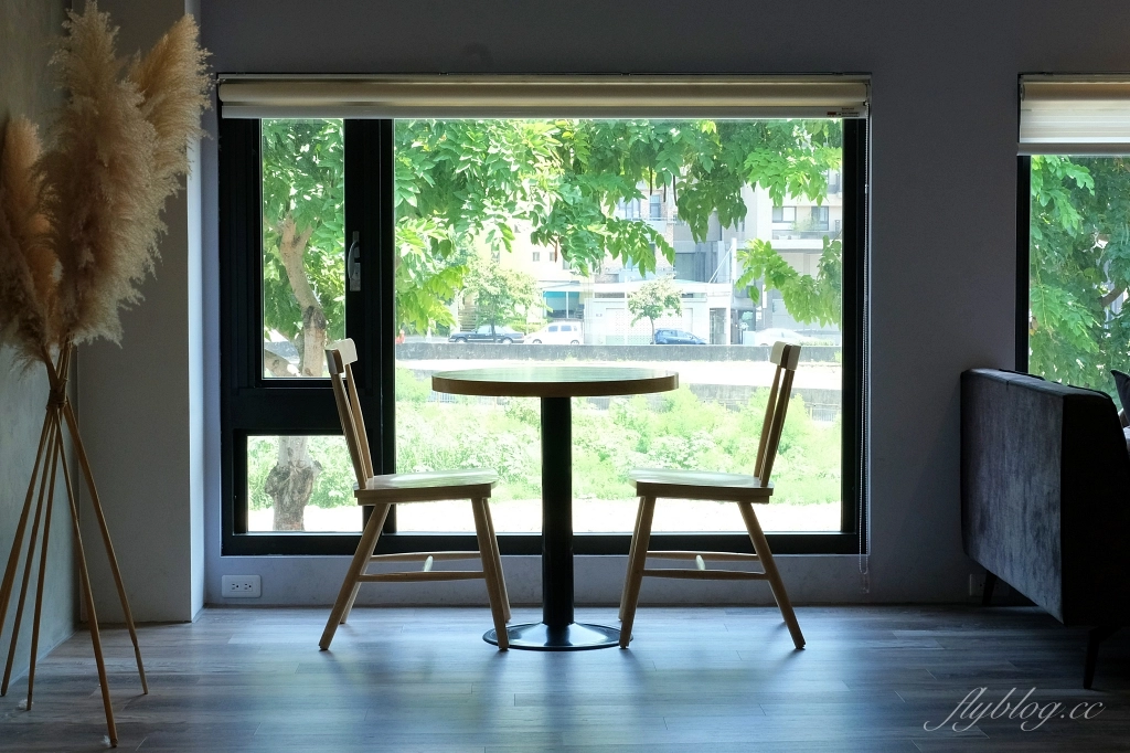 禾米咖啡｜座落於旱溪河畔的早午餐咖啡館，還有季節限定水果三明治 @飛天璇的口袋