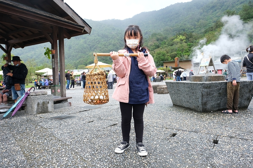 清水地熱公園｜提著竹簍煮溫泉蛋，還可以露天免費泡腳，體驗浴衣和溫泉魚咬腳 @飛天璇的口袋