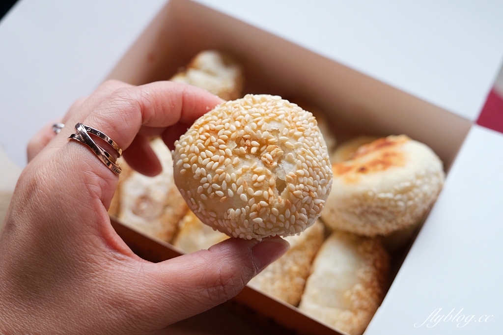 宜蘭五結｜阿賢碳烤燒餅．宜蘭超美味的五結碳烤燒餅店，一個只要10元銅板價 @飛天璇的口袋