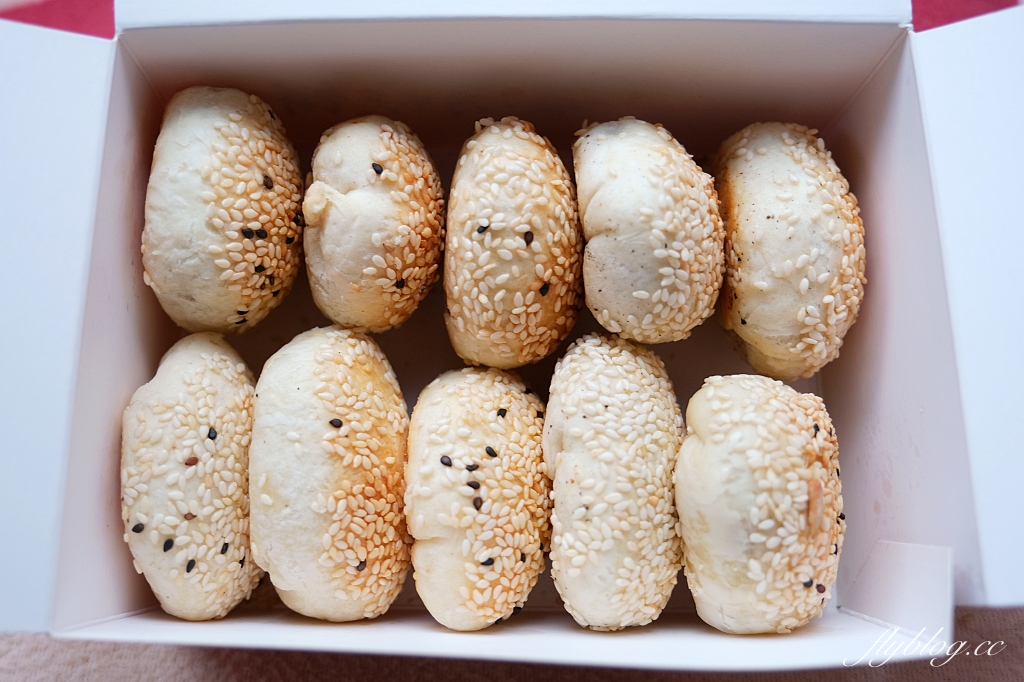 宜蘭五結｜阿賢碳烤燒餅．宜蘭超美味的五結碳烤燒餅店，一個只要10元銅板價 @飛天璇的口袋