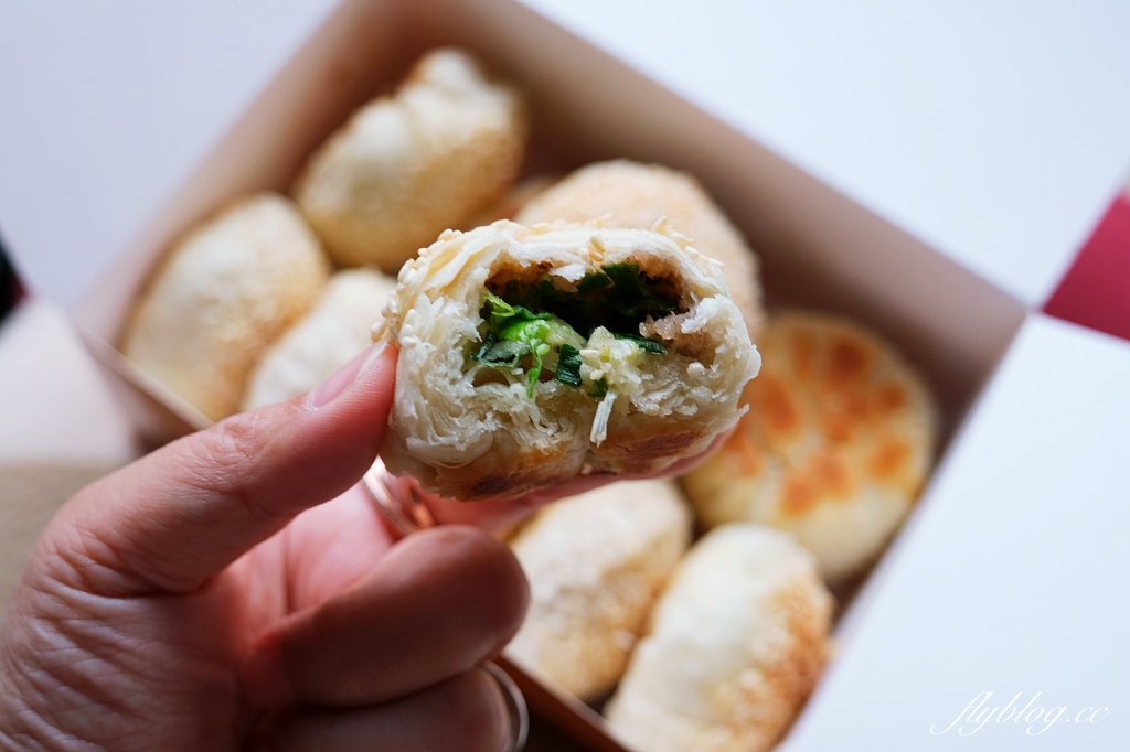 宜蘭五結｜阿賢碳烤燒餅．宜蘭超美味的五結碳烤燒餅店，一個只要10元銅板價 @飛天璇的口袋