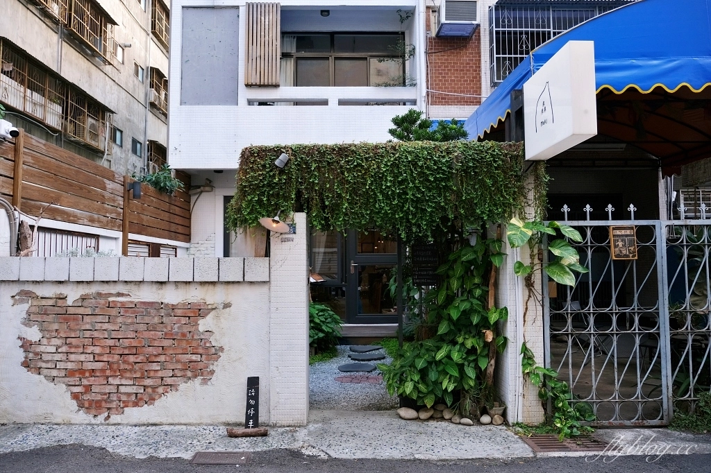 台中西區｜來森もり，精明商圈巷弄裡的咖啡館，品嚐用心的手作甜點，必點戚風蛋糕 @飛天璇的口袋