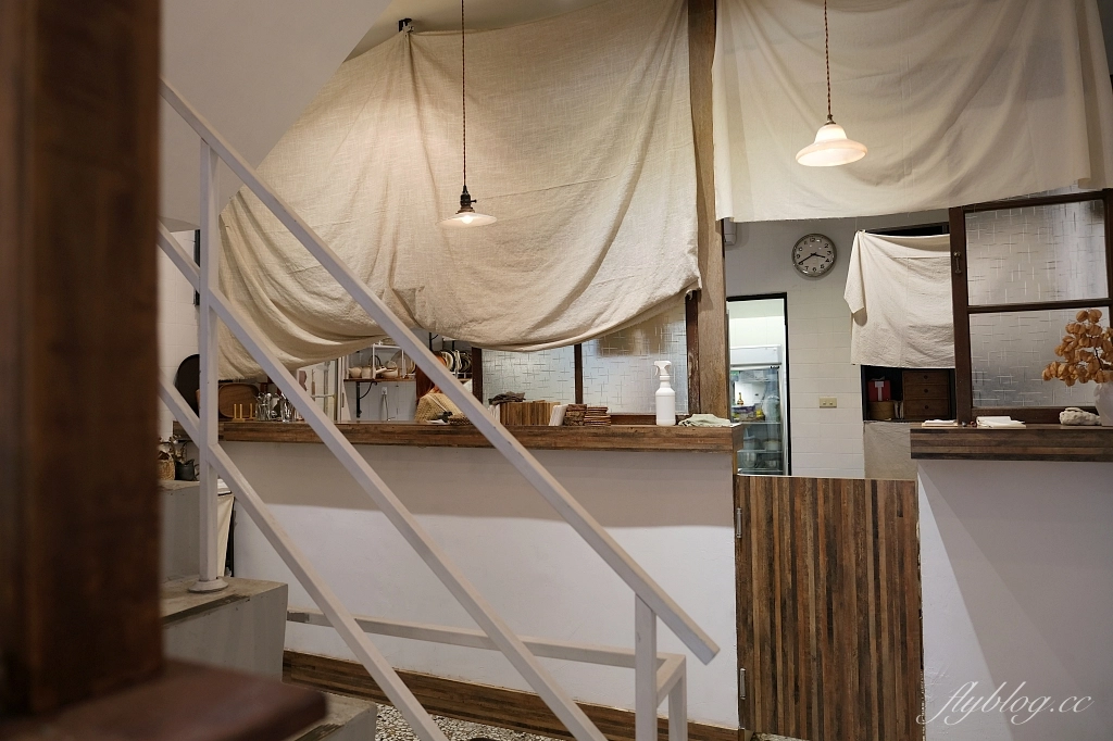 台中西區｜來森もり，精明商圈巷弄裡的咖啡館，品嚐用心的手作甜點，必點戚風蛋糕 @飛天璇的口袋